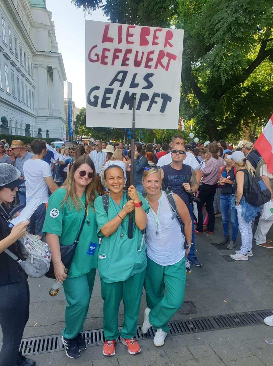 UK: Pflegekräfte kündigen in Massen, nachdem sie aufgefordert wurden, sich impfen zu lassen und die Gewerkschaften flehen die Regierung an, ihre Politik zu überdenken